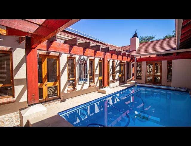 7 BEDROOM HOUSE FOR SALE IN MIDSTREAM ESTATE